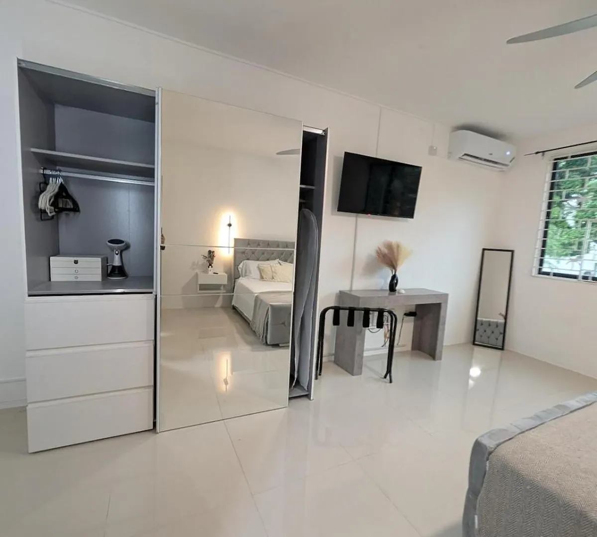 Holiday home The Opulent Manor - Bob Marley Museum 1 Minute Away Villa Kingston Jamaica