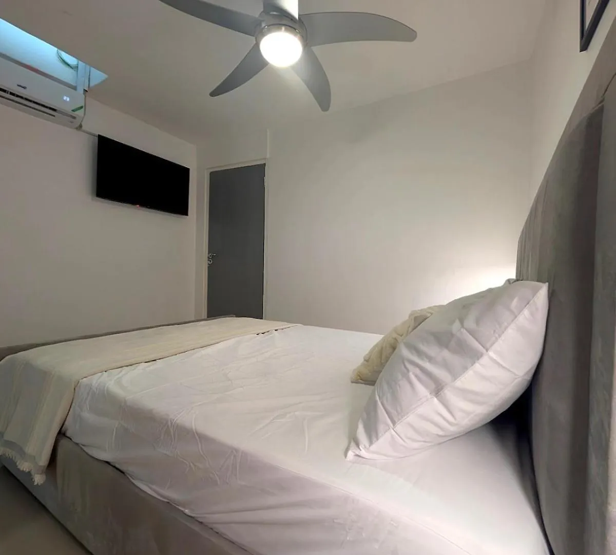 The Opulent Manor - Bob Marley Museum 1 Minute Away Villa Kingston Holiday home